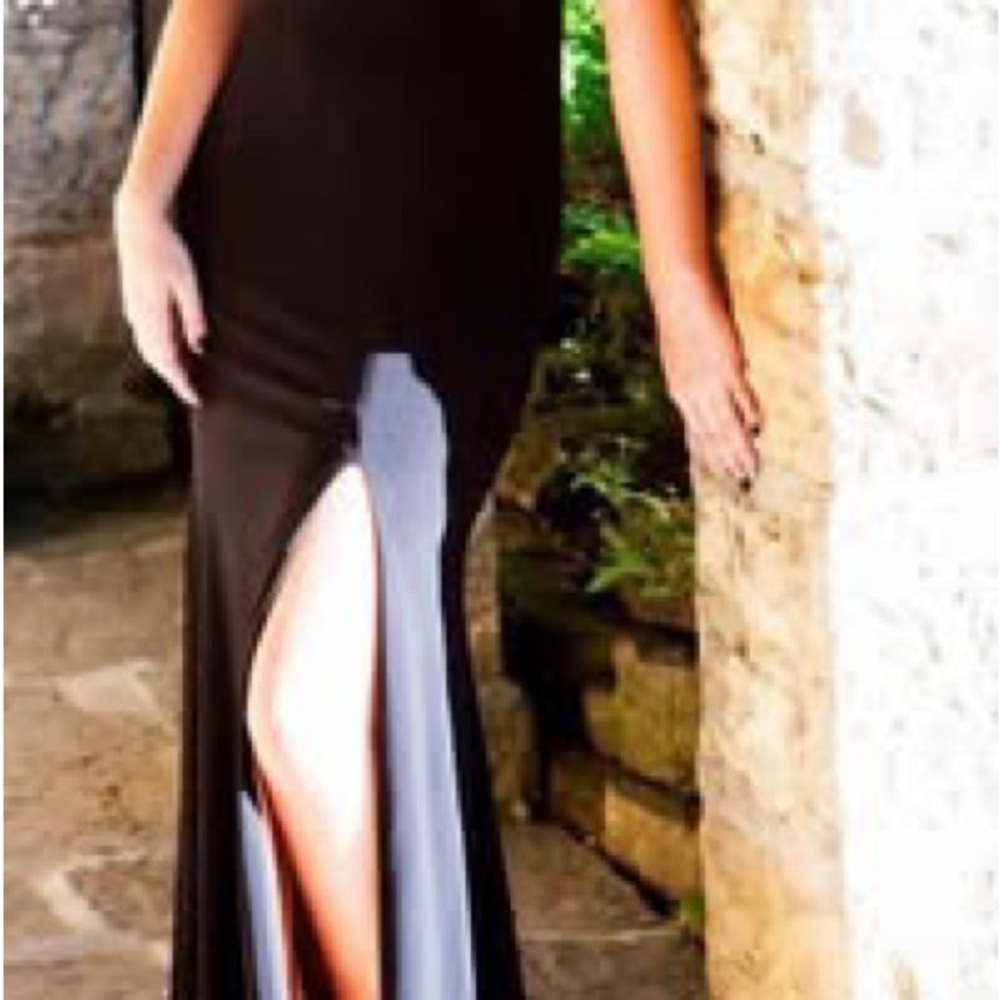 Chic Black and White Evening Dress with Slit